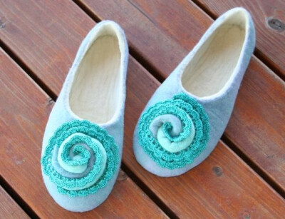 Romance felted Slippers with Handmade crocheted Lace by kadabros Romance... felted Slippers with Handmade crocheted Lace