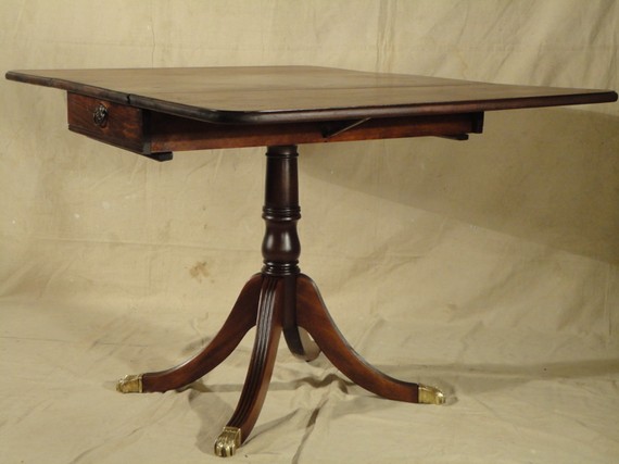 美丽的布兰特桃花心木桌子 DutchTouchAntiques Beautiful Brandt Drop Leaf Mahogany Table with 2 Drawers &amp; Brass Claw Fe