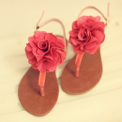 花朵夹脚凉鞋
