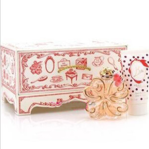 Lolita Si 洛丽塔丝之香女香水+身体乳礼盒套装，关键是这个盒子啊！！！美的不行~~~
