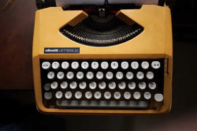 意大利产黄色英文老式机械打字机第6台圆圆的键！