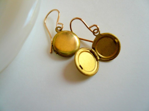 Mini vintage locket earrings by minusOne on Etsy Mini vintage locket earrings