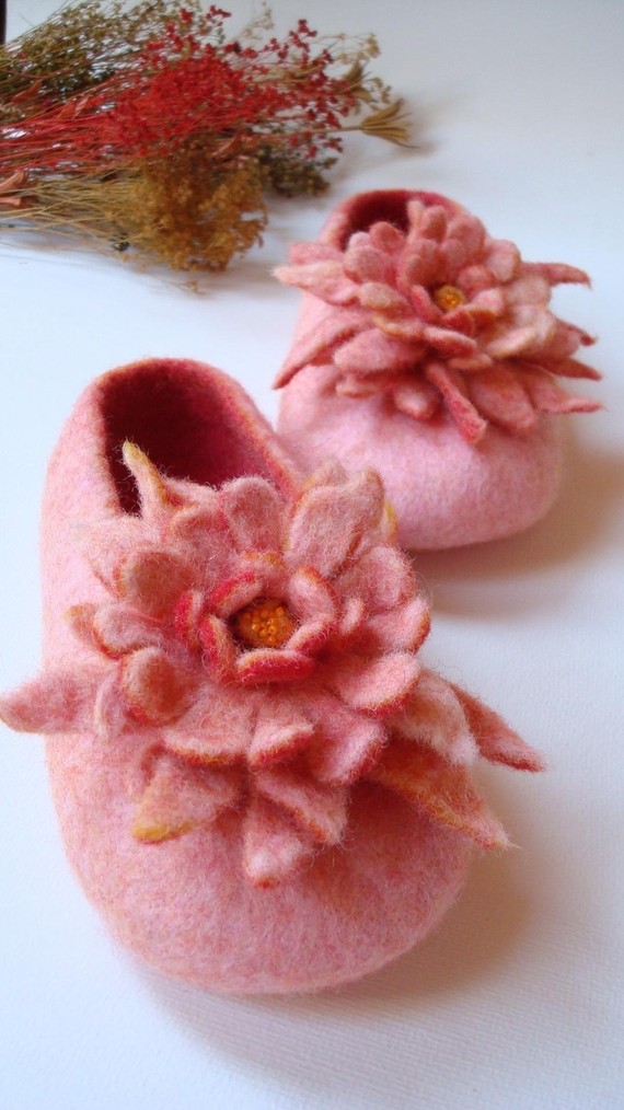 Felted wool slippers with flower by Grazim on Etsy Felted wool slippers with flower