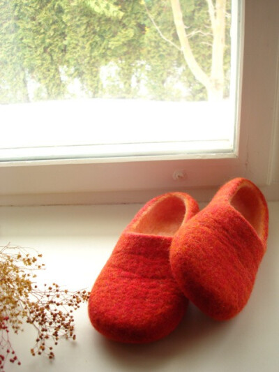 Felted red wool slippers by Grazim on Etsy Felted red wool slippers