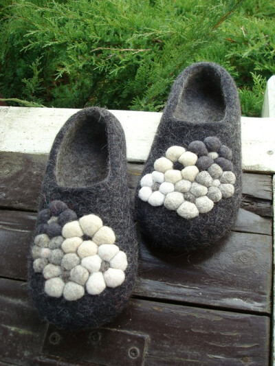 Felted natural wool slippers Black/Grey/White by Grazim on Etsy Felted natural wool slippers. Black/Grey/White