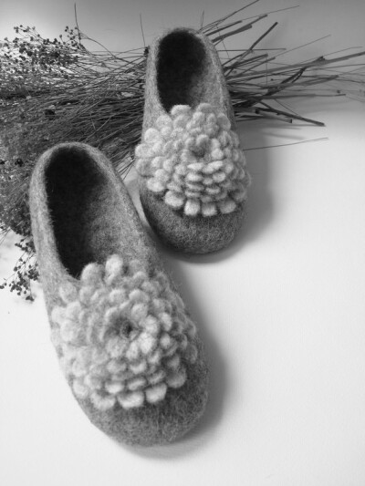 Felted wool slippers with large flower by Grazim on Etsy Felted wool slippers with large flower