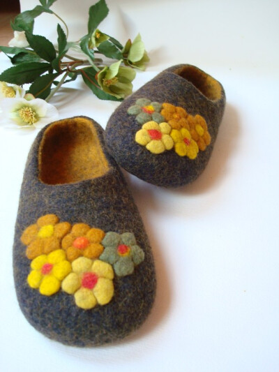 Felted Slippers Flower decorated by Grazim on Etsy Felted Slippers Flower decorated