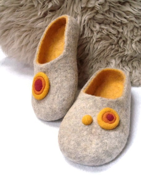 Felted wool slippers Light grey/yellow by Grazim on Etsy Felted wool slippers Light grey/yellow