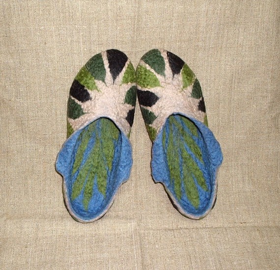 Robinsons Felted slippers / Green / Black / Beige / by Svetusha Robinsons ... Felted slippers / Green / Black / Beige / Blue /leather sole /