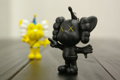 OriginalFake KAWS JPP Keyholder 公仔钥匙圈