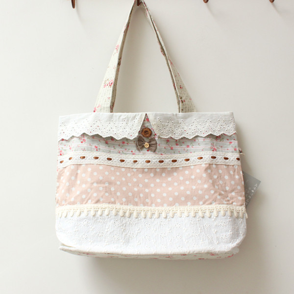 田园风，碎花拼布单肩包。