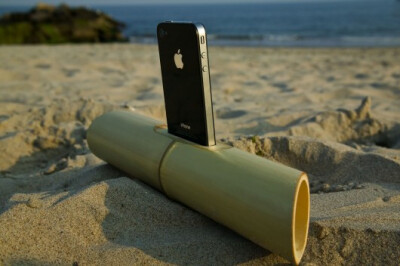 iBamboo – Electricity-free Speaker for iPhone 4
