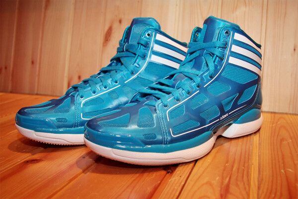 adidas adizero carzy light~整体配色非常的清爽、舒服<a class='shortlnk' href='/s/03ecbd771b33b286a' target='_blank' title='http://www.kidulty.com/street/id/184'>http://duitang.com/s/03ecbd771b33b286a</a>