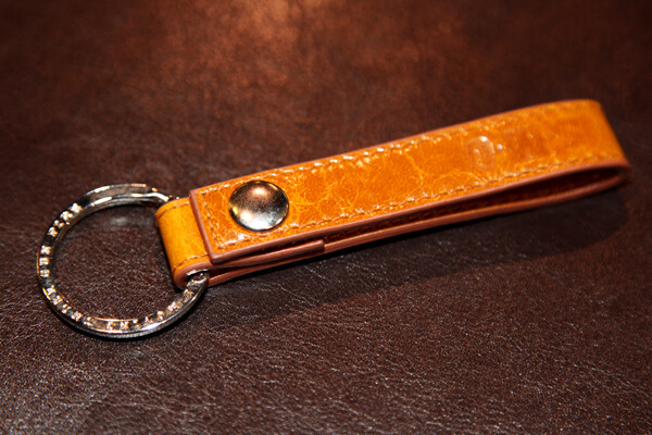 SMG 橘色LEATHER KEY LOOP~亮眼的橘色<a class='shortlnk' href='/s/03ecbd85a87c1b400' target='_blank' title='http://www.kidulty.com/street/id/201'>http://duitang.com/s/03ecbd85a87c1b400</a>