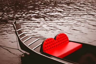 跟心爱的人一起去划船吧！
