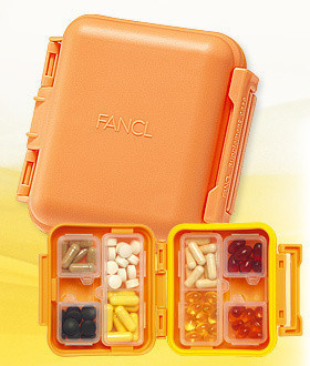 非常可爱的FANCL小药盒，~~O(∩_∩)O~~用来放每天要吃的保健品刚刚合适，有8格存储空间，再多品种都可以找到自己的地盘哦！