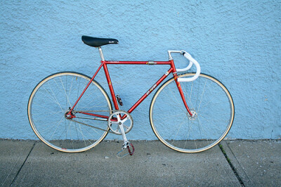 不得不说，背景墙太好了···