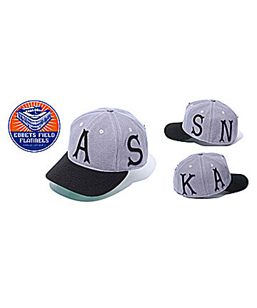 日本潮流品牌A BATHING APE推出的2011年秋冬季新款EBBETS FIELD ASNKA CAP。