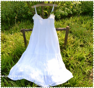 白色麻布花边吊带长裙