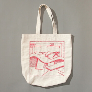 日本潮流品牌Original Fake 2010春夏季的Tote Bag-Twisted Fate，原价660，现在7折销售。帆布制成的Tote Bag，十分耐用。表面为KAWS的手绘作品，并用线刺绣出来的，效果更为立体。