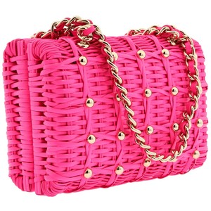 粉色编织链条铆钉包包