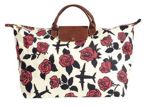 Longchamp 與Jeremy Scott 合作的 “Rose” Pliage Bag 。很妖嬈的玫瑰。