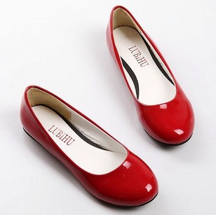 可爱的娃娃鞋，无法抵抗的红色。