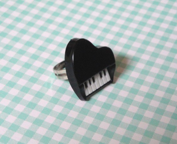 Piano Ring by RingsOfSaturn on Etsy Piano Ring 钢琴戒指