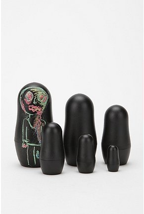 可以自己创作的黑板套娃 ～ UrbanOutfitters.com &gt; Chalkboard Matryoshka Nesting Doll - Set of 6