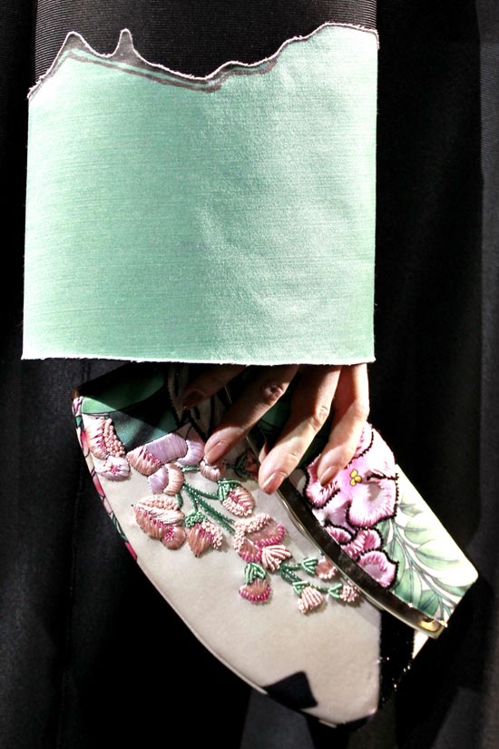 Armani Privé 2011秋冬 精致的刺绣包包