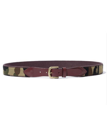 此款1ST CAMO LEATHER BELT，本身以皮革制成，迷彩图案的部分则用帆布制成，两种材质的拼接以及1st Camo图案的加入，浮夸又不失质感，实属配件系列中的经典单品。