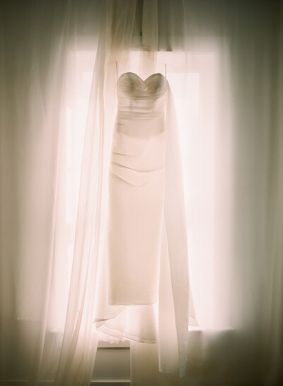 kiss the groom » Blog Archive » Loveliness… thedress