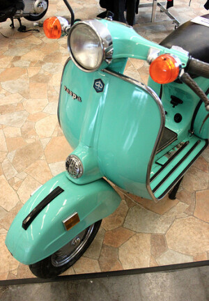 {。桃颜}我也想要辆Vespa