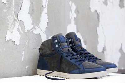 CLAE 2011秋冬首波新系列鞋款释出 ~全都采用高级的麂皮材质与皮革材质打造而成，并分别以海军蓝、浅棕以及酒红等配色呈现，整个系列都十分迎合秋冬的氛围