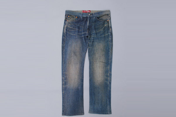 果然是Fake，Junya Watanabe COMME des GARCONS MAN x Levi's Print Pant<a class='shortlnk' href='/s/0fdefb6150a204d' target='_blank' title='http://www.kidulty.com/news/id/news/16981'>http://duitang.com/s/0fdefb6150a204d</a>