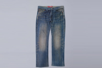 果然是Fake，Junya Watanabe COMME des GARCONS MAN x Levi's Print Pant<a class='shortlnk' href='/s/0fdefb6150a204d' target='_blank' title='http://www.kidulty.com/news/id/news/16981'>http://duitang.com/s…