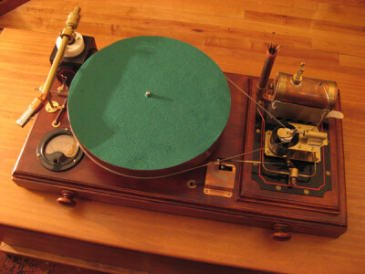 蒸汽动力唱机 哈哈 要自己动手嘛？ | Steam-powered record player