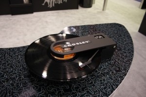 便携式唱机 Crosley Revolution Ultra-Portable Record Player [no turntable] | GadgetyNews.com