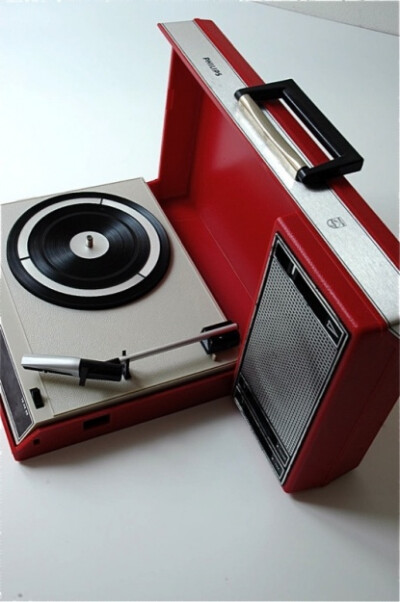 1970 RED PHILIPS PLAYBY 22GF403 FOLDING RECORD PLAYER ($100-200)