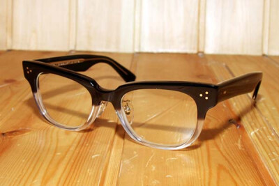 Deluxe Glasses “Diddley”黑白对比的半眶透明镜<a class='shortlnk' href='/s/03ecbd9435cc25163' target='_blank' title='http://www.kidulty.com/street/id/305'>http://duitang.com/s/03ecbd9435cc25163</a>