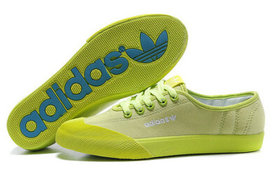 adidas帆布女鞋，对绿色球鞋情有独钟。