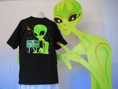 倾情推荐~亚美克星世博会官方统一T恤 Alien TShirt by eastcoastufo on Etsy Alien T-Shirt