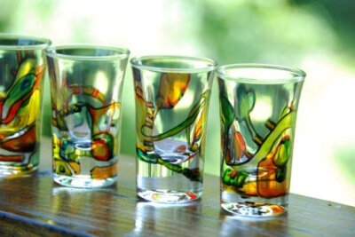 六只套杯：张扬的色彩，顺滑的杯型，让内心激情迸发。