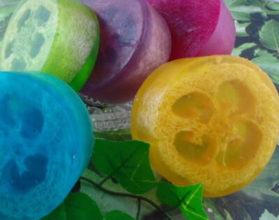 丝瓜美体皂：五颜六色的丝瓜。
