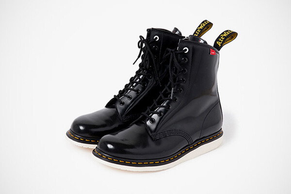 经典翻拍，BEDWIN & THE HEARTBREAKERS x Dr. Martens “Dr. Know” Boots <a class='shortlnk' href='/s/1ce2c6fd8c26f492' target='_blank' title='http://www.kidulty.com/news/id/news/17055'>http://duitang.com/s/1ce2c6fd8c26f492</a>