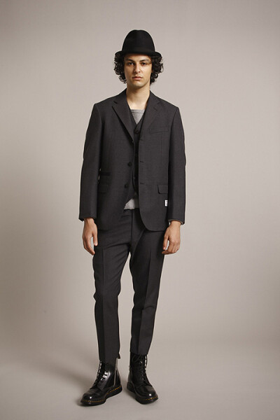 在英国生活过的渡边真史已经把BEDWIN & THE HEARTBREAKERS这样的日本品牌完全打造成了浓郁英式风格的时尚品牌，可见日本设计师将本土设计国际化的功力是十分深厚的。<a class='shortlnk' href='/s/1ce2c6fd8c26f491'…