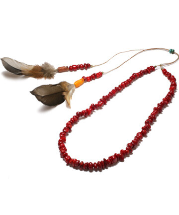 日本首饰品牌JAM HOME MADE & ready madeey推出的FEATHER BEADS NECKLACE。