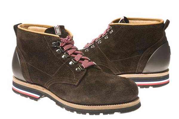 再现招牌三色细节，MOCLER 2011 Washed Suede Boots<a class='shortlnk' href='/s/1ce2c6fd8c087018' target='_blank' title='http://www.kidulty.com/news/id/news/17079'>http://duitang.com/s/1ce2c6fd8c087018</a>