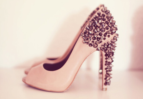 You are my high-heeled shoes , charm, noble and elegant.