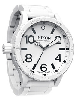 Nixon 陶瓷表。我更喜欢Chanel经典款，比较细腻，更适合女生。